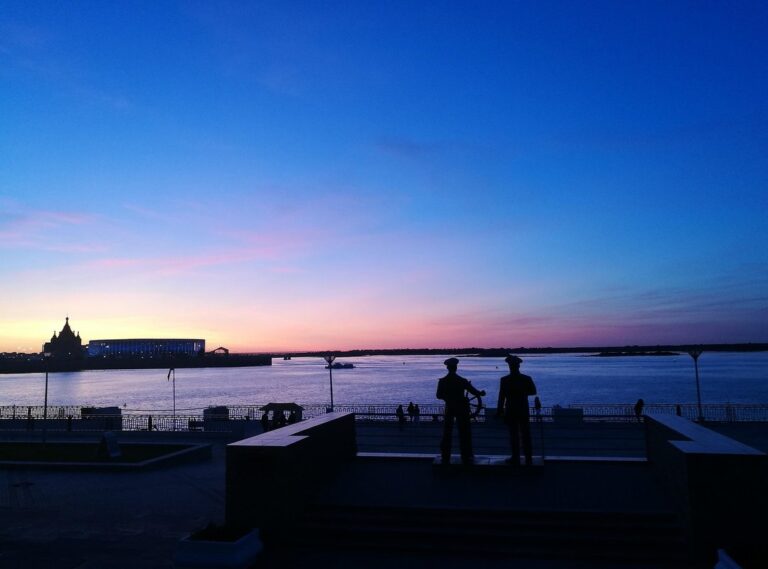 josha stradowski pareja